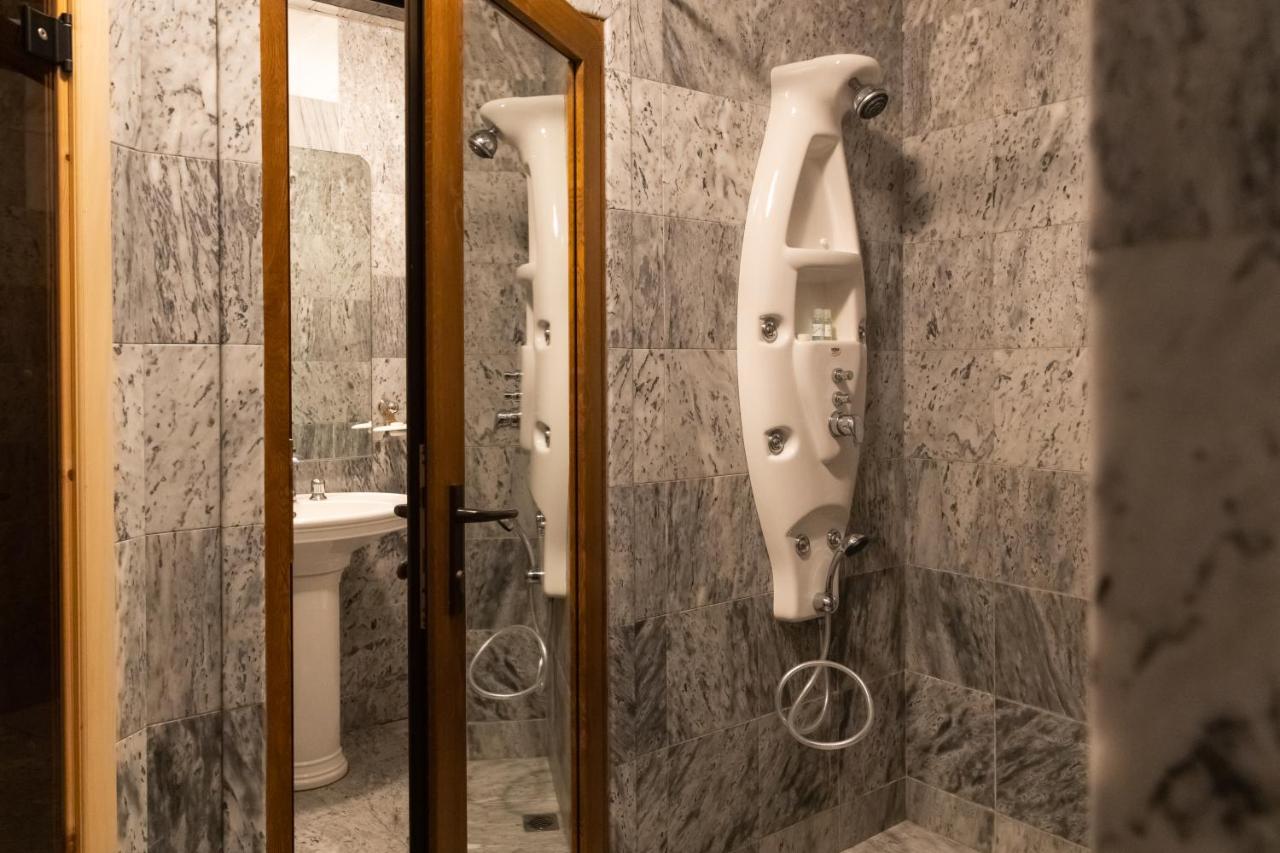 Hotel "Mandarin Clubhouse" Харьков Экстерьер фото