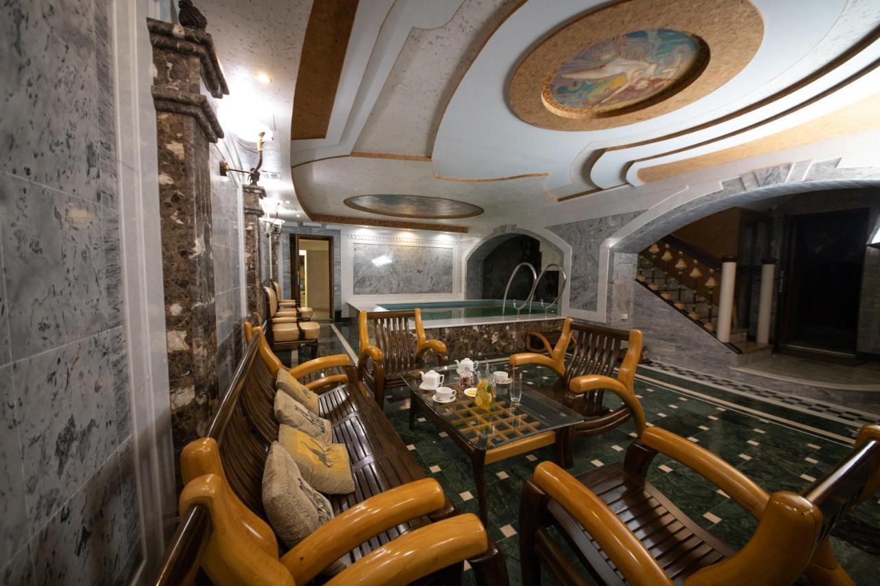 Hotel "Mandarin Clubhouse" Харьков Экстерьер фото