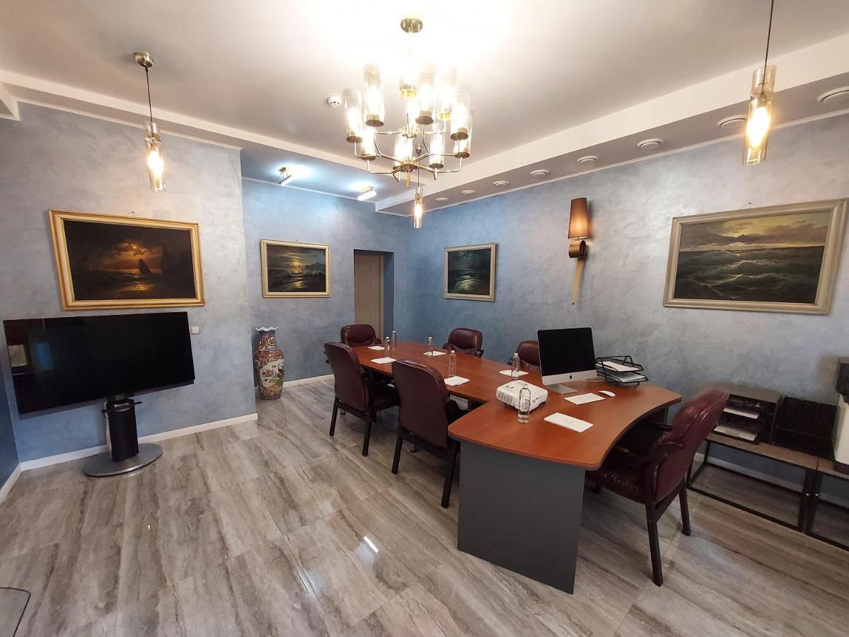 Hotel "Mandarin Clubhouse" Харьков Экстерьер фото