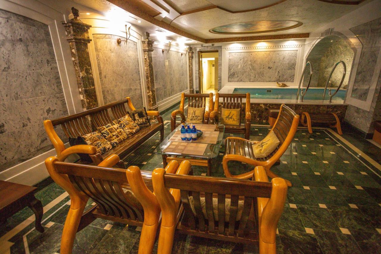 Hotel "Mandarin Clubhouse" Харьков Экстерьер фото